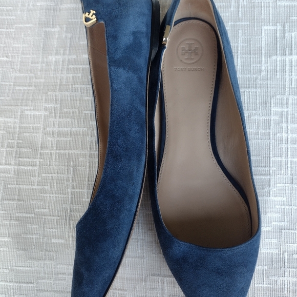 Tory Burch Women's Elizabeth Suede Gold Pin Accent Pointed Flat Blue Pumps 11 - Picture 5 of 12
